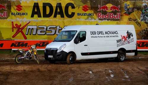 Opel ist offizieller Partner des ADAC-MX-Masters und stellt den Organisatoren einen Movano zur Verfügung.